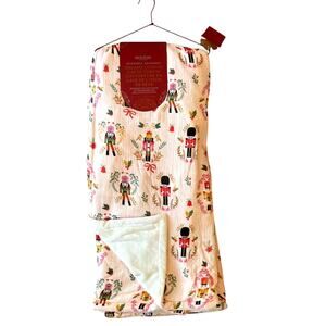 Envogue Reversible Dreamy Gauze to Cozy Plush Blanket 50x70 Christmas Nutcracker